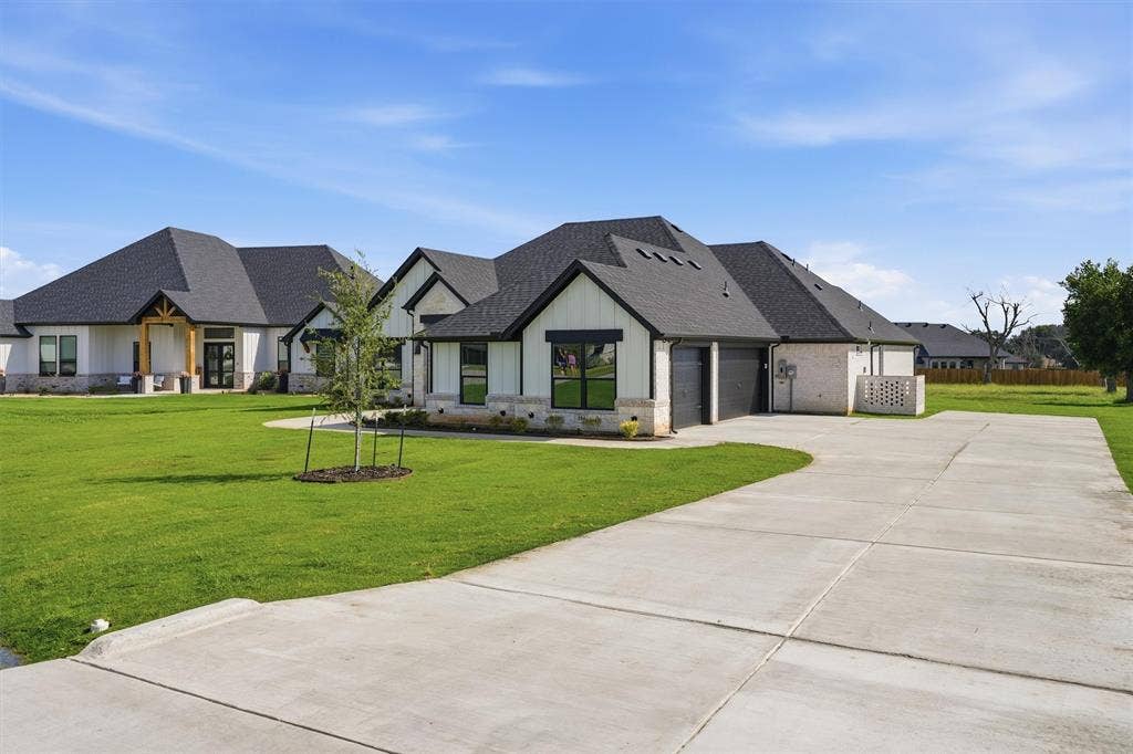 104 Hazlewood Court, Granbury, TX 76049 104 Hazlewood Court, Granbury, TX 76049