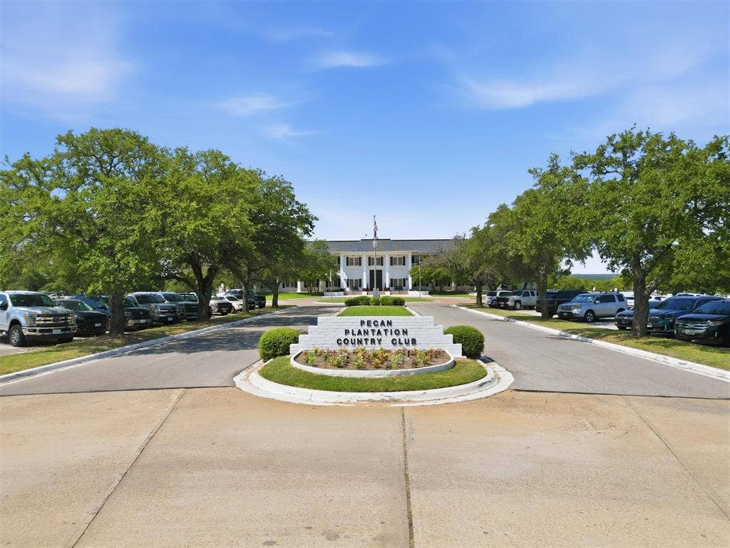 104 Hazlewood Court, Granbury, TX 76049 104 Hazlewood Court, Granbury, TX 76049