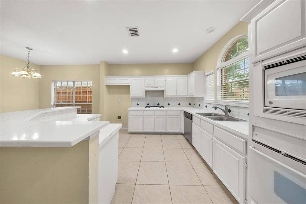 2808 Barksdale Drive, Plano, TX 75025 2808 Barksdale Drive, Plano, TX 75025