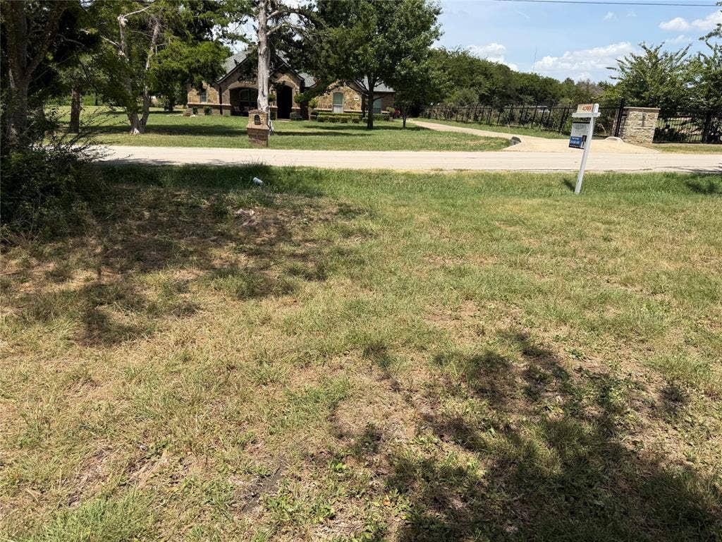 12 Winston Drive, DeSoto, TX 75115 12 Winston Drive, DeSoto, TX 75115