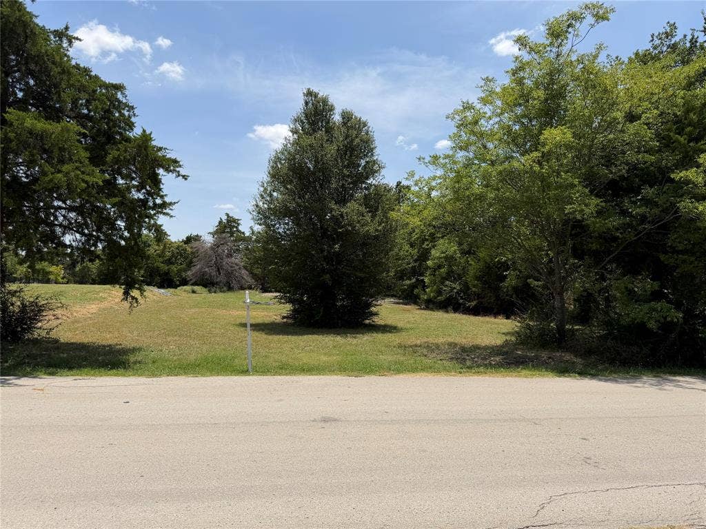12 Winston Drive, DeSoto, TX 75115 12 Winston Drive, DeSoto, TX 75115