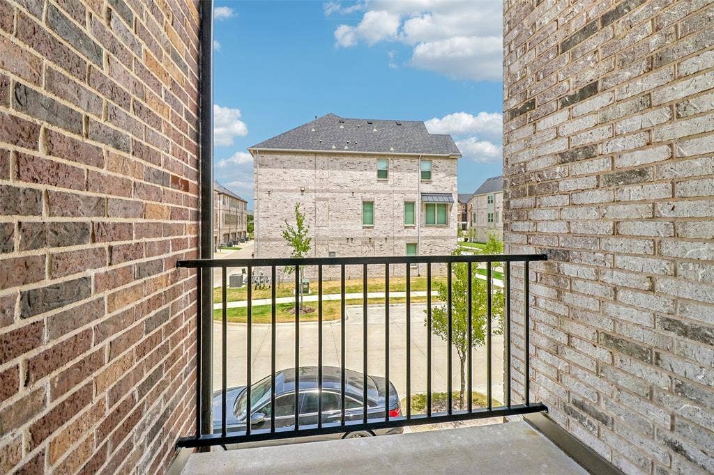 8311 Challenger Lane, Frisco, TX 75034 8311 Challenger Lane, Frisco, TX 75034