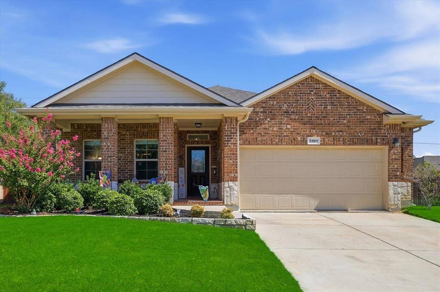 Property photo for 5901 Glenwood Drive, Denton, TX