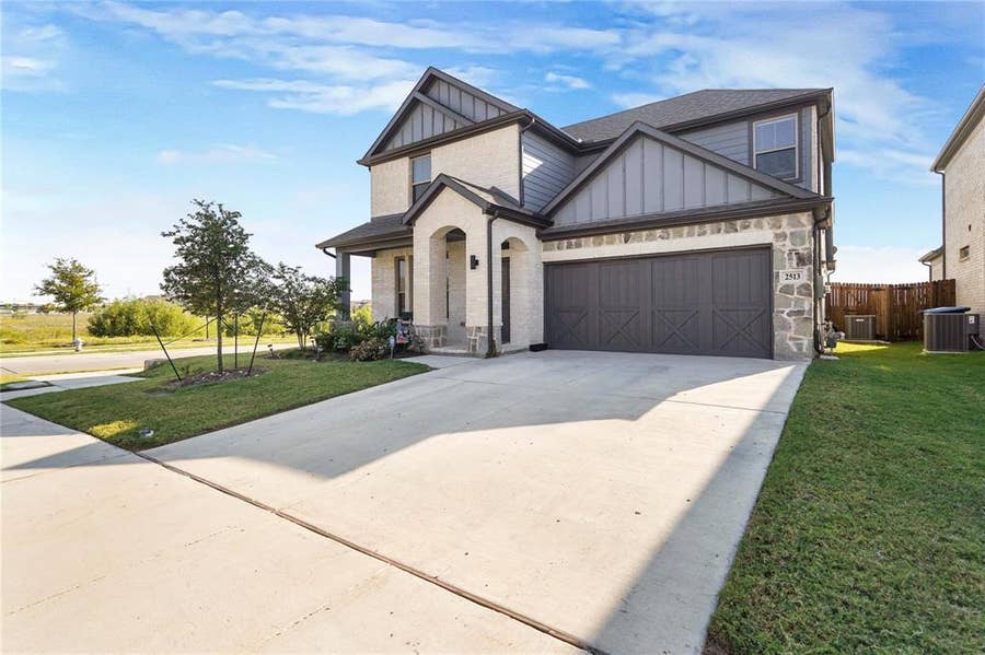 Property photo for 2513 Peoria Drive, Fort Worth, TX