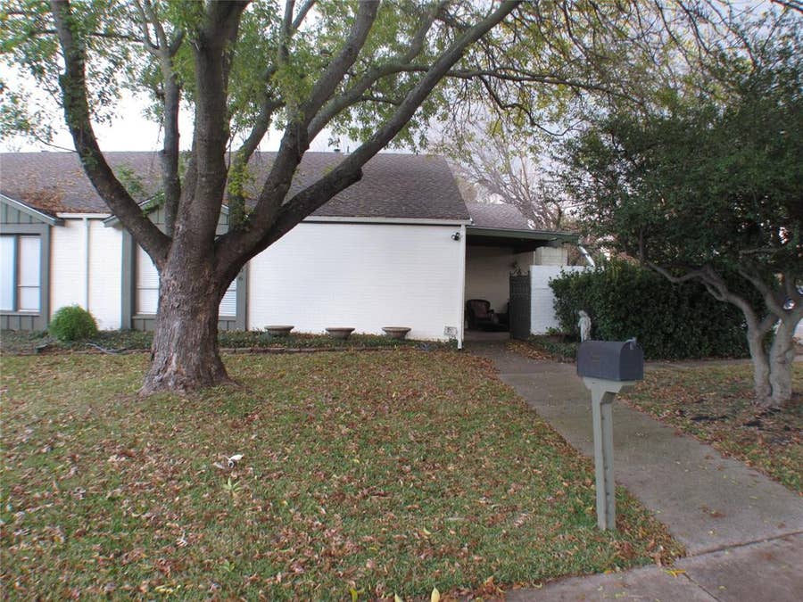 Property photo for 10406 Shadow Bend Drive, Dallas, TX