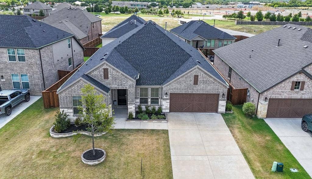 2405 Hitchford Street, Midlothian, TX 76065