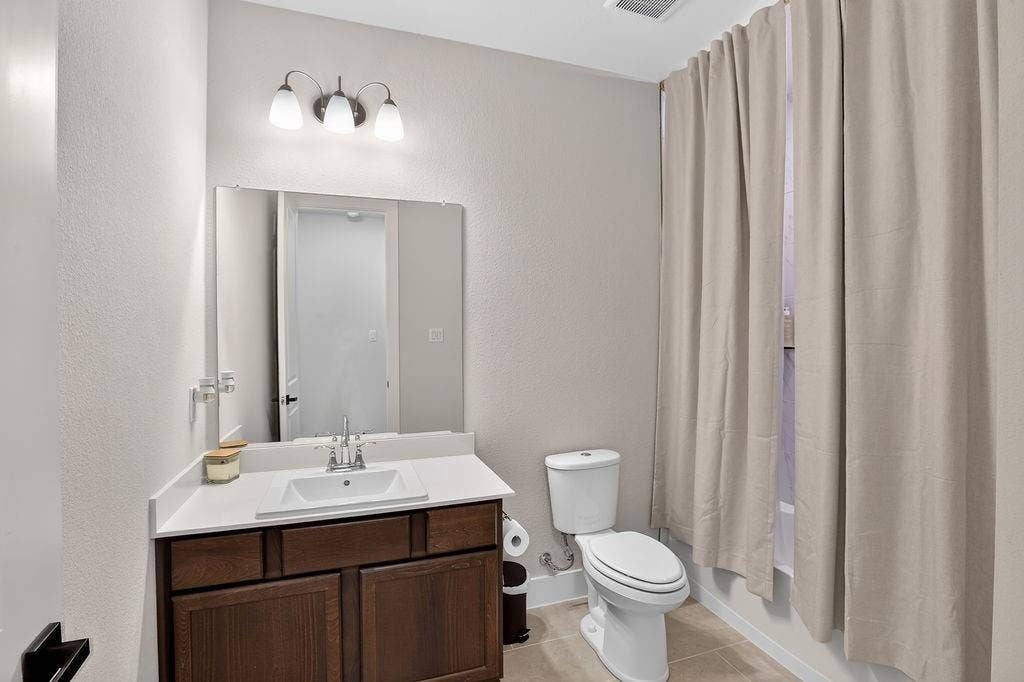 2405 Hitchford Street, Midlothian, TX 76065