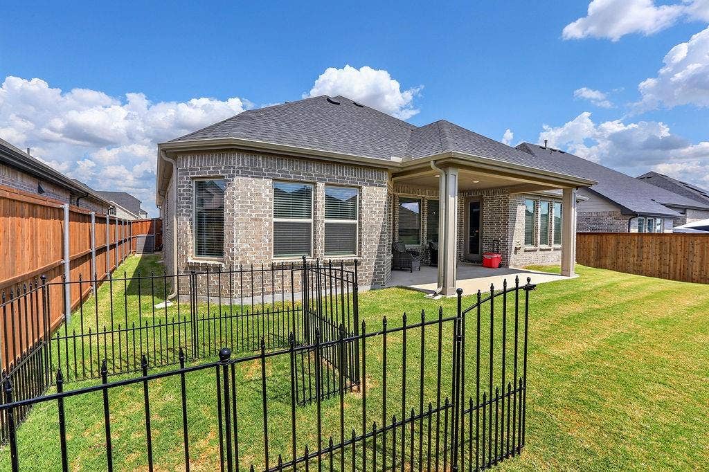 2405 Hitchford Street, Midlothian, TX 76065