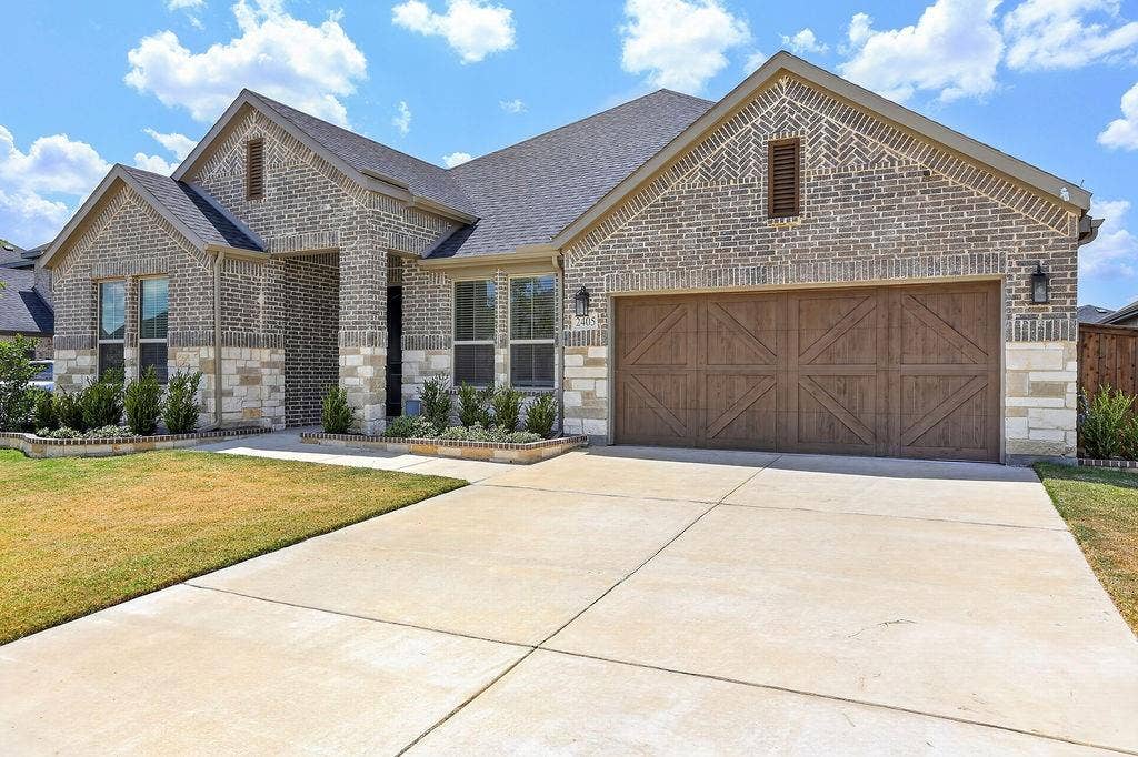 2405 Hitchford Street, Midlothian, TX 76065
