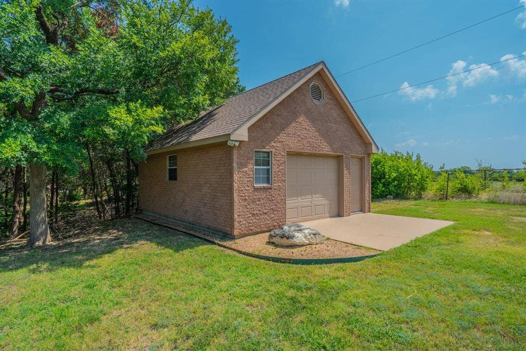 6420 Shady Oaks Lane, Midlothian, TX 76065 View of the workshop on a concrete pad; workshop has AC!
