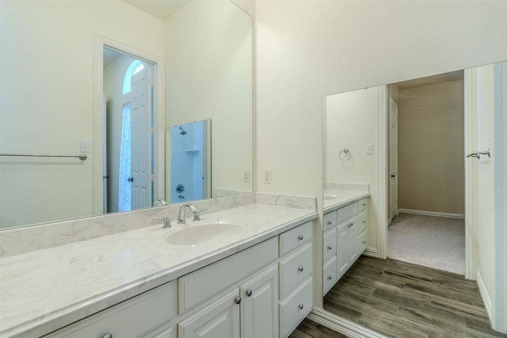 6420 Shady Oaks Lane, Midlothian, TX 76065 Another view of the ensuite jack and jill bath between Bedroom 2 and 3.
