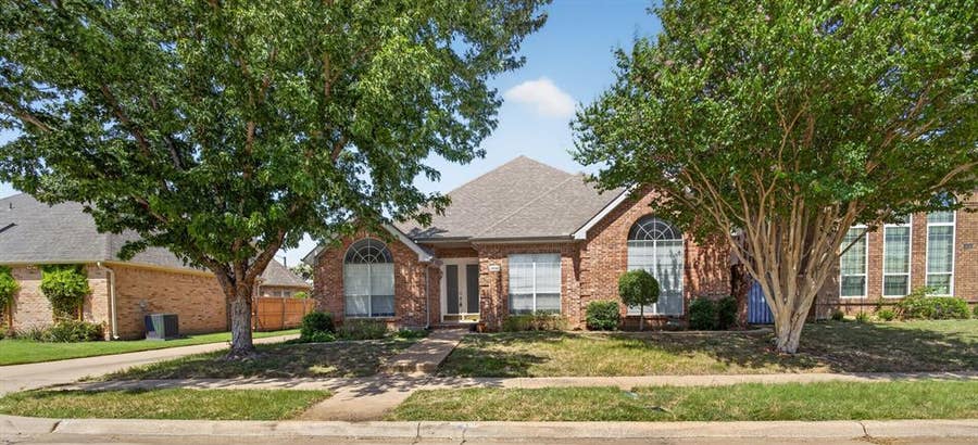 Property photo for 1037 Mccoy Drive, Irving, TX