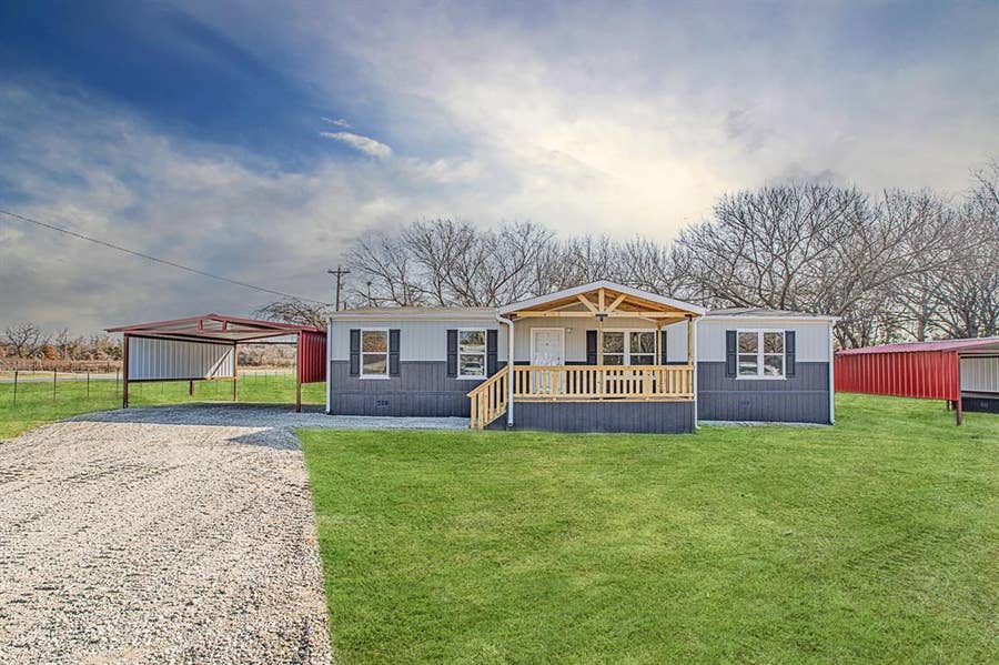 Property photo for 101 Kelly Court, Azle, TX