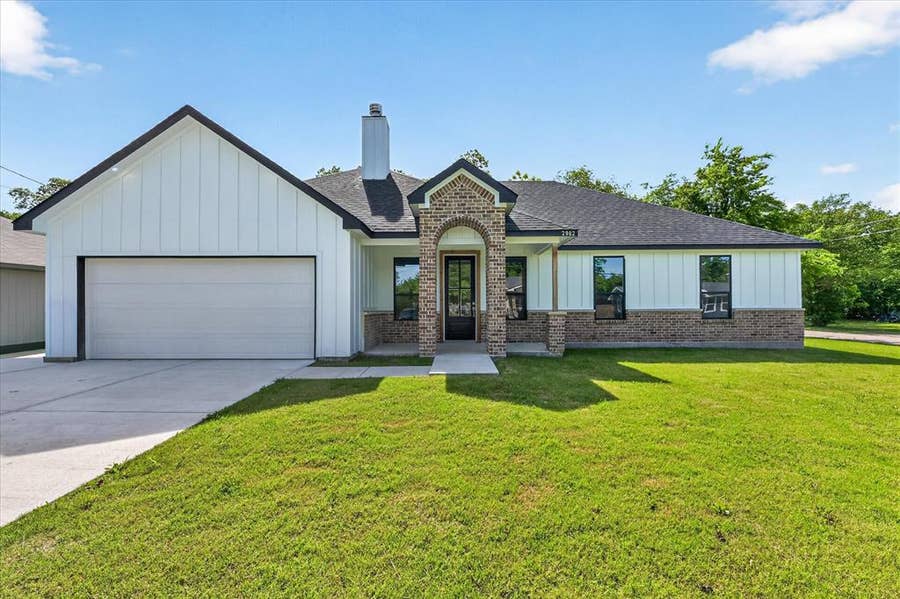 Property photo for 2902 Walnut Street, Greenville, TX