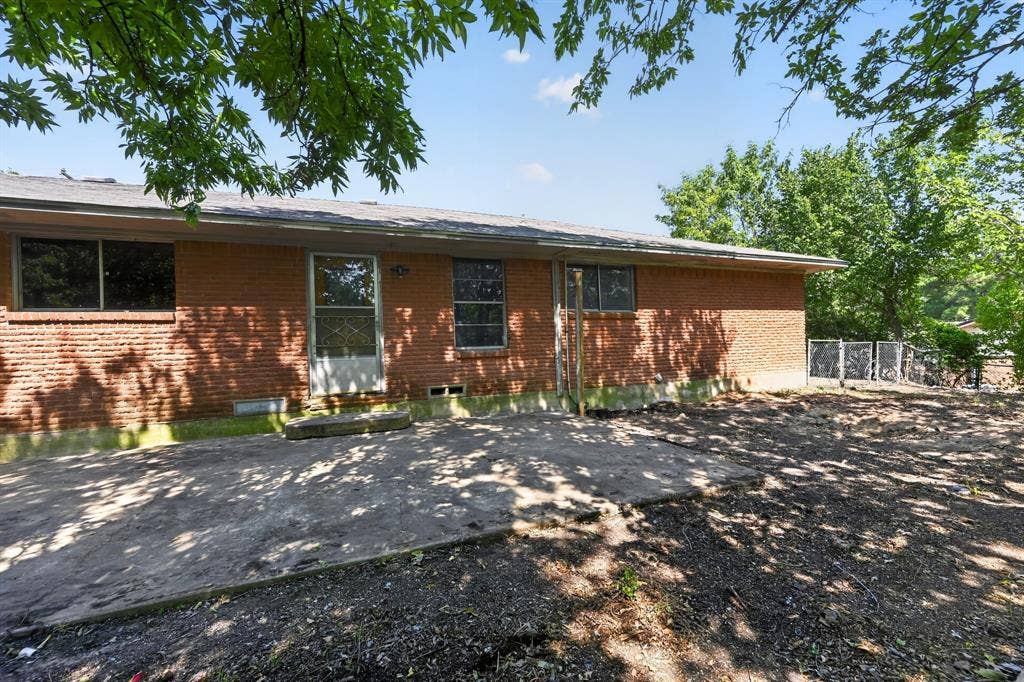 926 SE 5th Street, Grand Prairie, TX 75051 926 SE 5th Street, Grand Prairie, TX 75051
