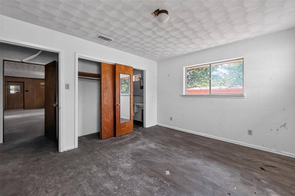 926 SE 5th Street, Grand Prairie, TX 75051 926 SE 5th Street, Grand Prairie, TX 75051