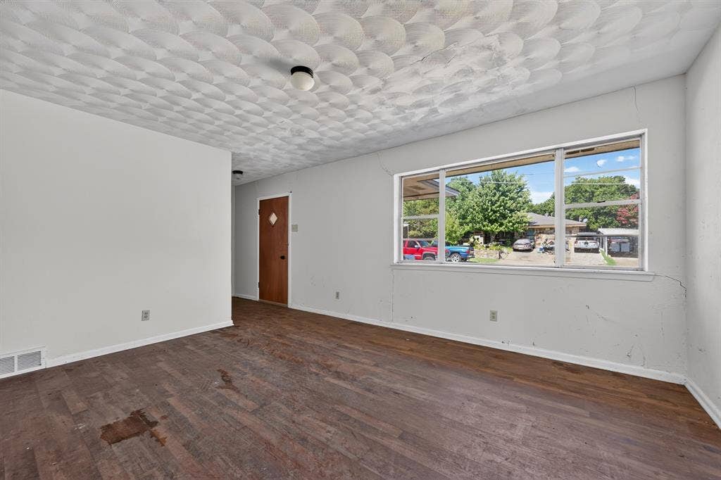 926 SE 5th Street, Grand Prairie, TX 75051 926 SE 5th Street, Grand Prairie, TX 75051