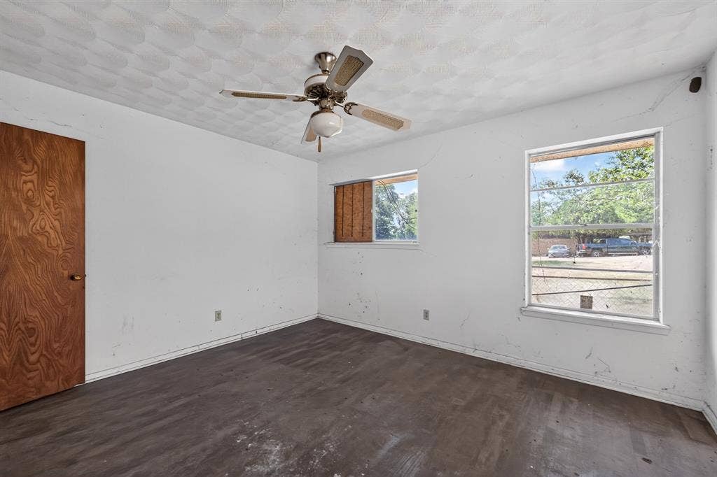 926 SE 5th Street, Grand Prairie, TX 75051 926 SE 5th Street, Grand Prairie, TX 75051