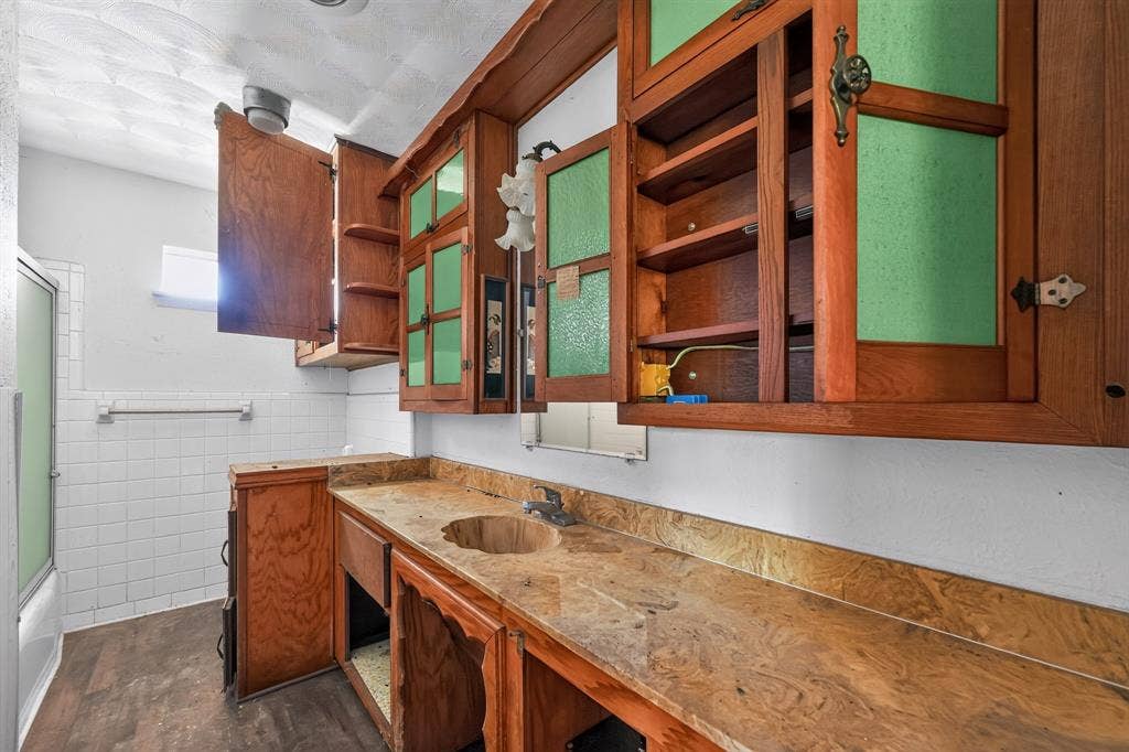 926 SE 5th Street, Grand Prairie, TX 75051 926 SE 5th Street, Grand Prairie, TX 75051