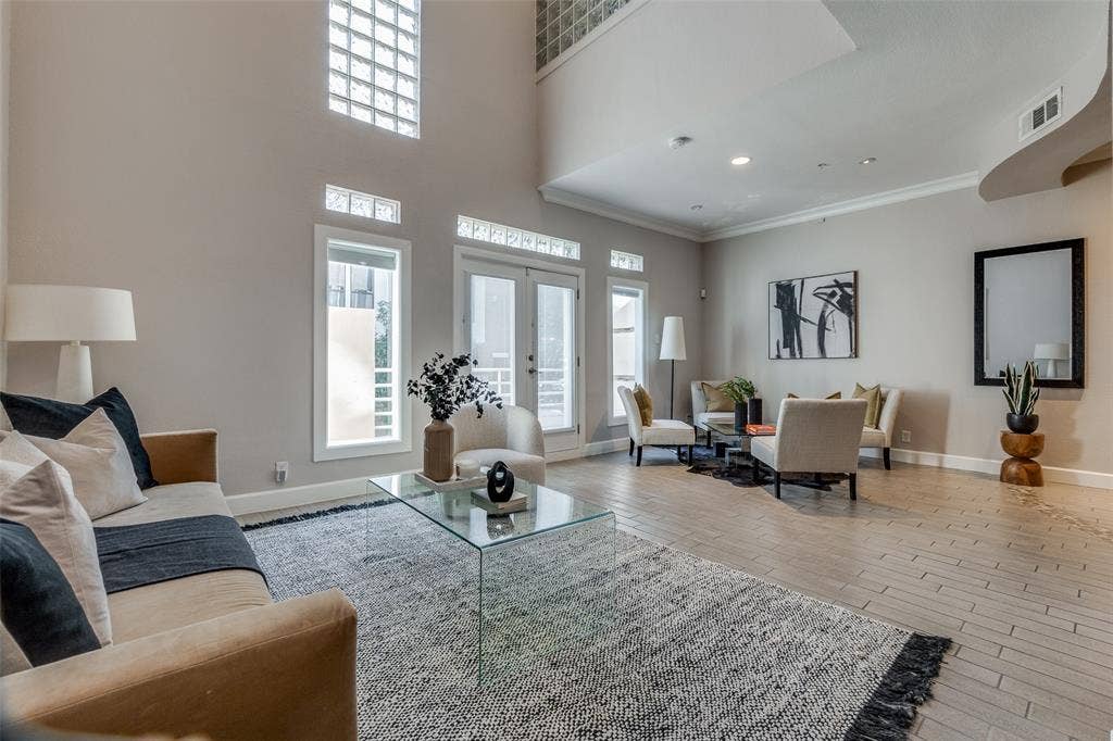 4040 Avondale Avenue, #402, Dallas, TX 75219 4040 Avondale Avenue, #402, Dallas, TX 75219