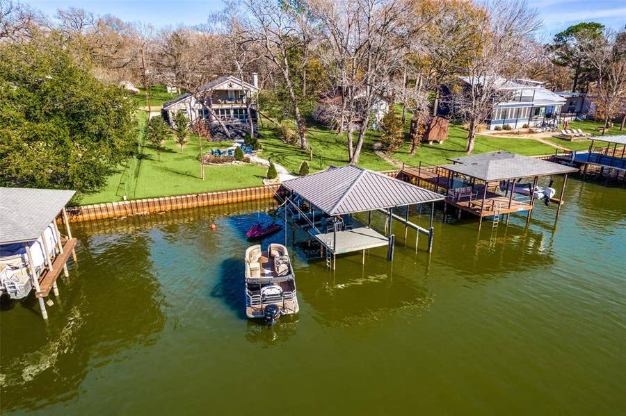 Property photo for 150 Bayside Circle, Malakoff, TX