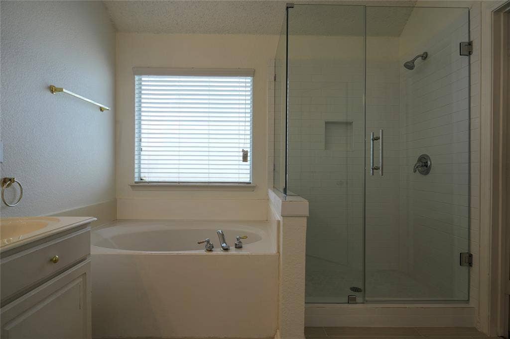 2032 Fox Glen Drive, Allen, TX 75013 2032 Fox Glen Drive, Allen, TX 75013