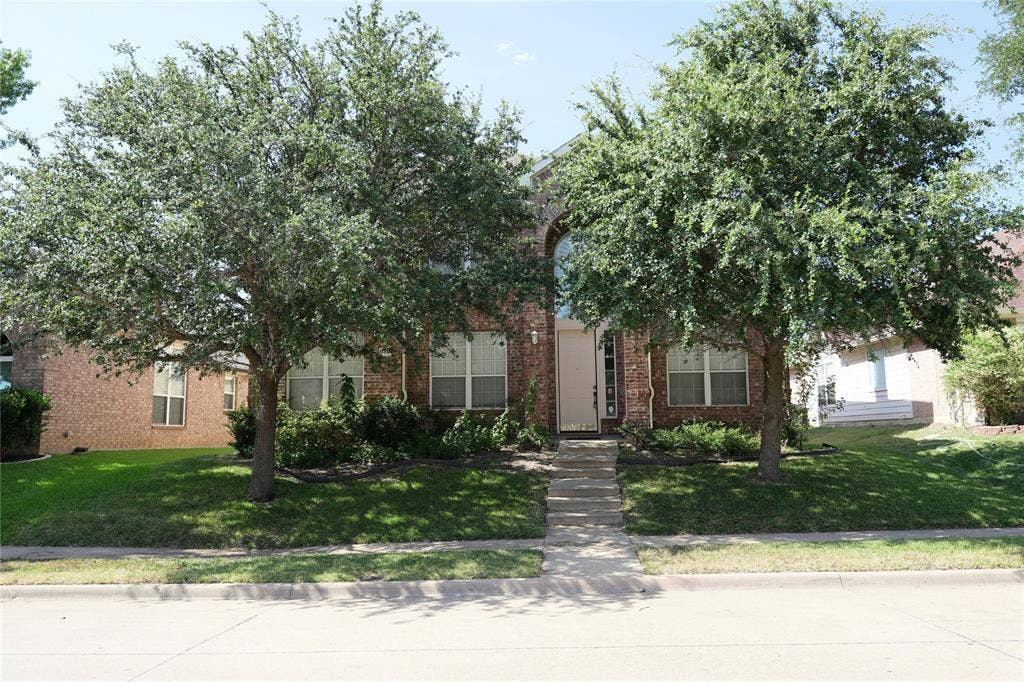 2032 Fox Glen Drive, Allen, TX 75013 2032 Fox Glen Drive, Allen, TX 75013