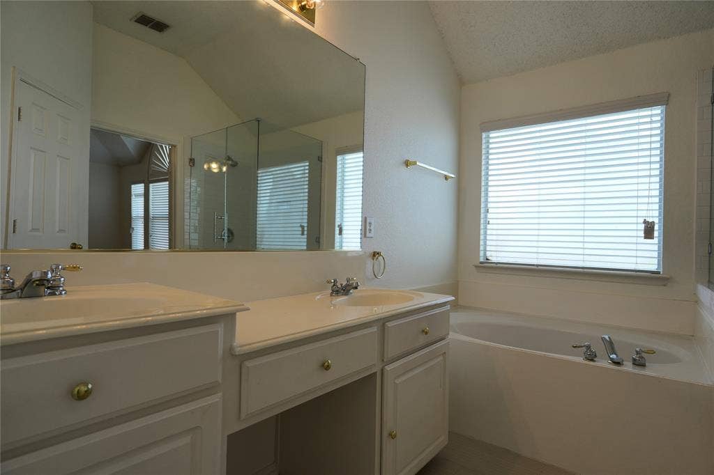 2032 Fox Glen Drive, Allen, TX 75013 2032 Fox Glen Drive, Allen, TX 75013