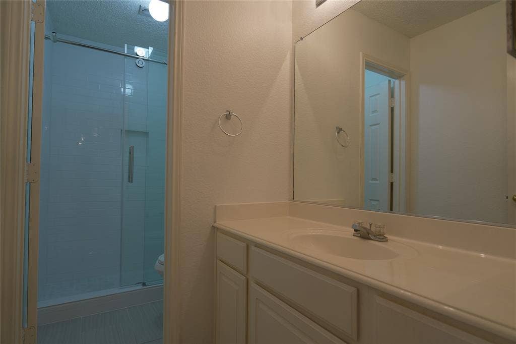 2032 Fox Glen Drive, Allen, TX 75013 2032 Fox Glen Drive, Allen, TX 75013