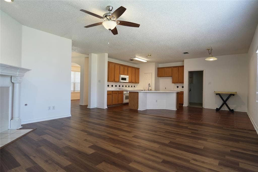 2032 Fox Glen Drive, Allen, TX 75013 2032 Fox Glen Drive, Allen, TX 75013