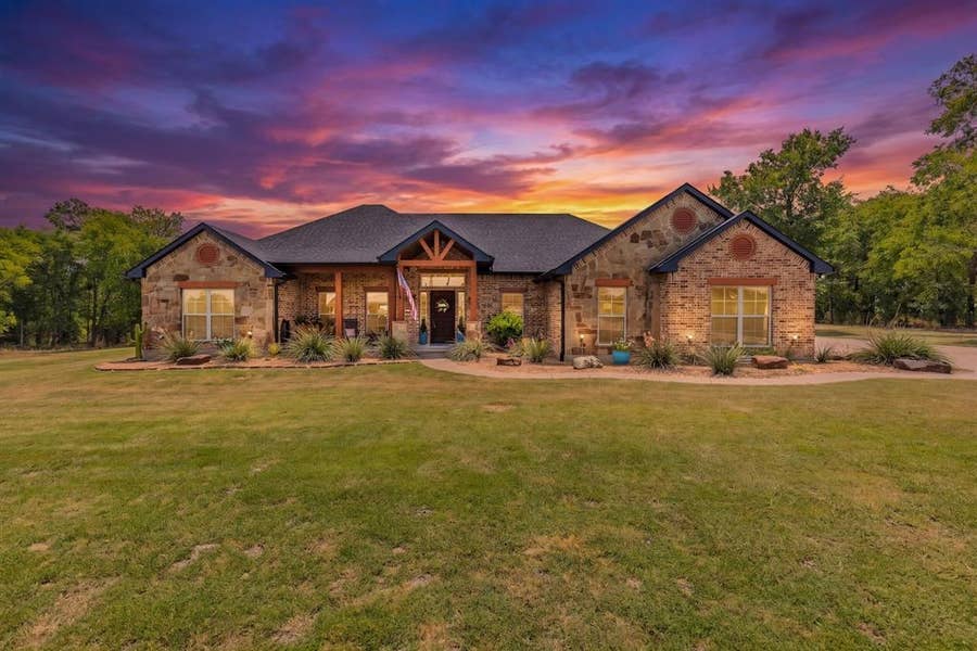 Property photo for 6049 Fm 1567, Lone Oak, TX