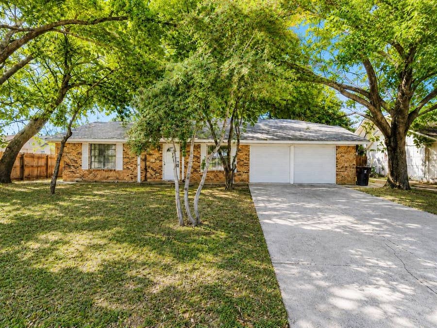 Property photo for 421 Apple Blossom Lane, Hurst, TX