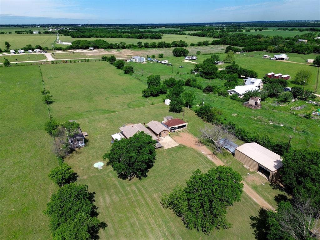 8983 W Odneal Road, Krum, TX 76249 8983 W Odneal Road, Krum, TX 76249