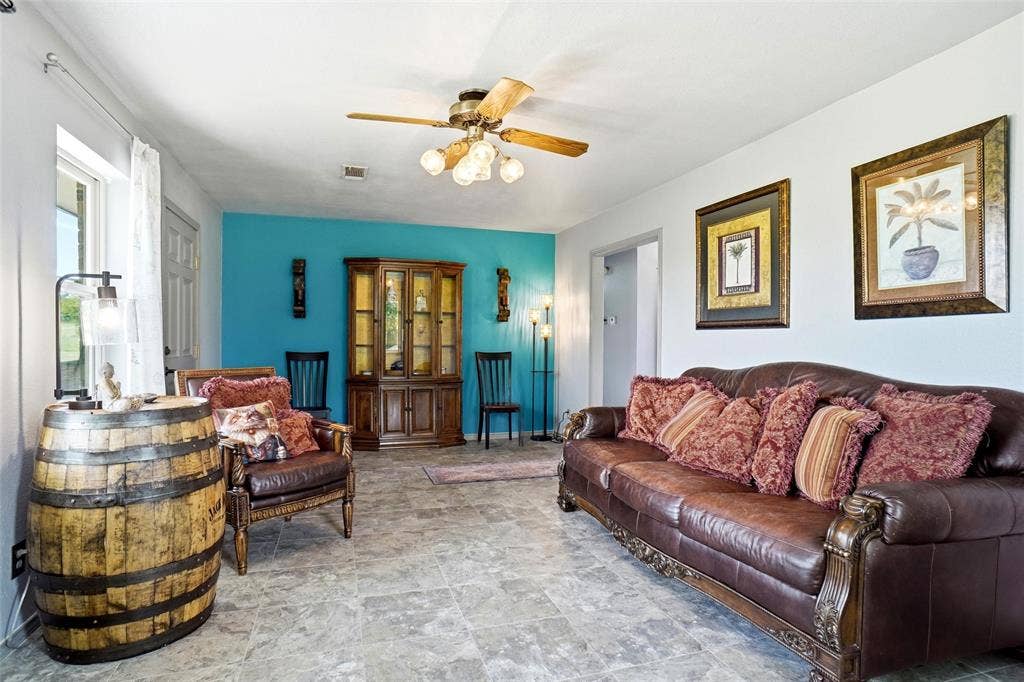 8983 W Odneal Road, Krum, TX 76249 8983 W Odneal Road, Krum, TX 76249