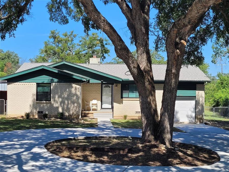 Property photo for 3233 Hiawatha Trail, Lake Worth, TX