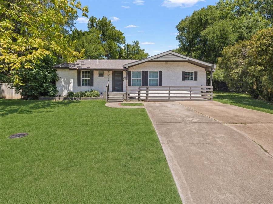 Property photo for 3535 Virginia Boulevard, Dallas, TX
