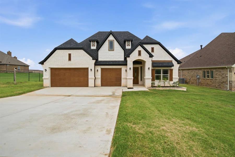 Property photo for 680 Jennings Lane, Azle, TX