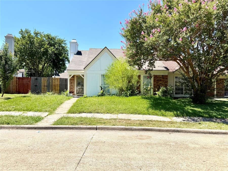 Property photo for 817 Colchester Drive, Mesquite, TX