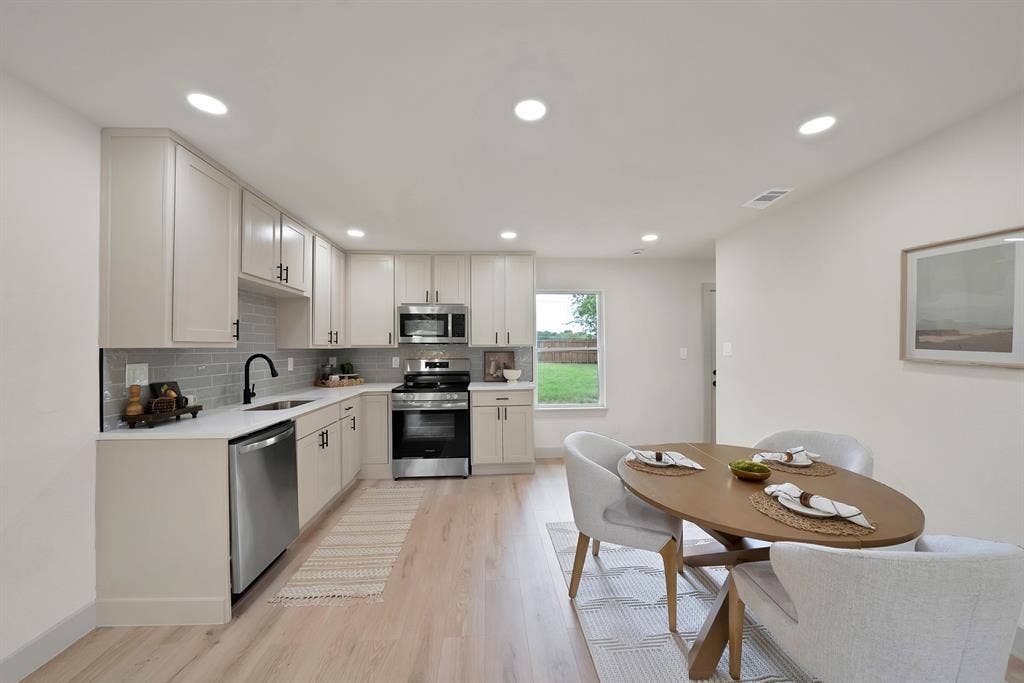 6729 Wallis Road, Lake Worth, TX 76135 6729 Wallis Road, Lake Worth, TX 76135