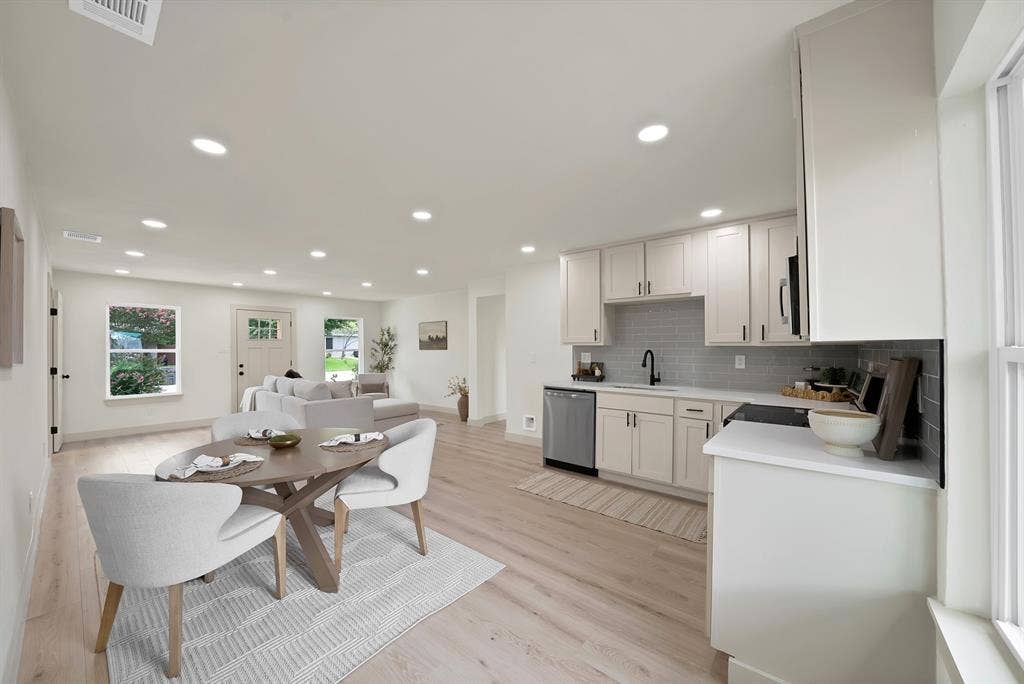 6729 Wallis Road, Lake Worth, TX 76135 6729 Wallis Road, Lake Worth, TX 76135