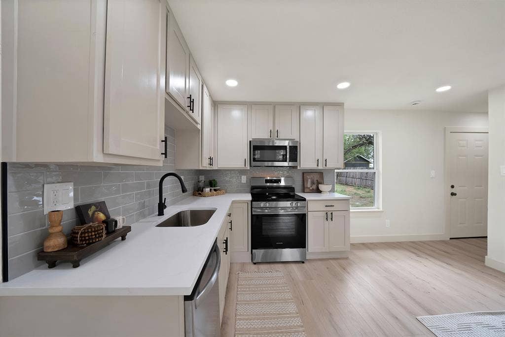 6729 Wallis Road, Lake Worth, TX 76135 6729 Wallis Road, Lake Worth, TX 76135