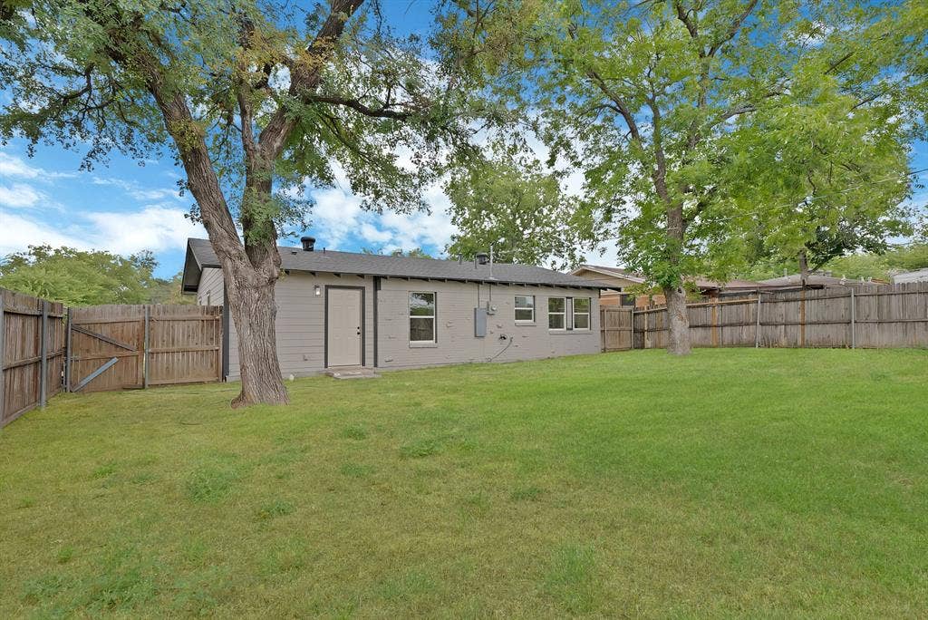 6729 Wallis Road, Lake Worth, TX 76135 6729 Wallis Road, Lake Worth, TX 76135
