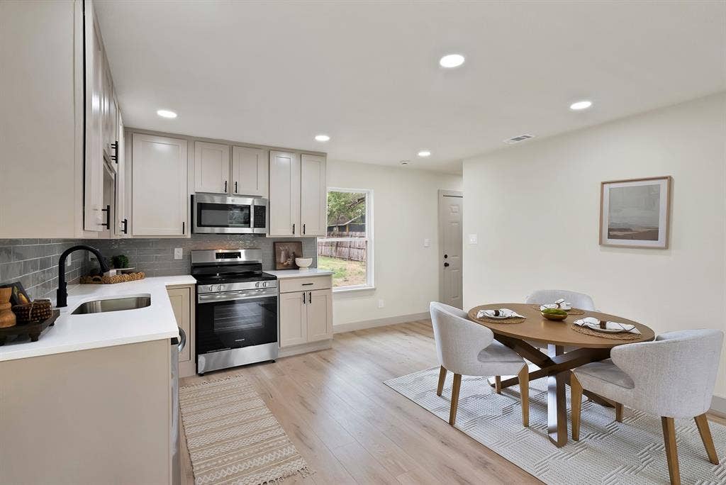 6729 Wallis Road, Lake Worth, TX 76135 6729 Wallis Road, Lake Worth, TX 76135