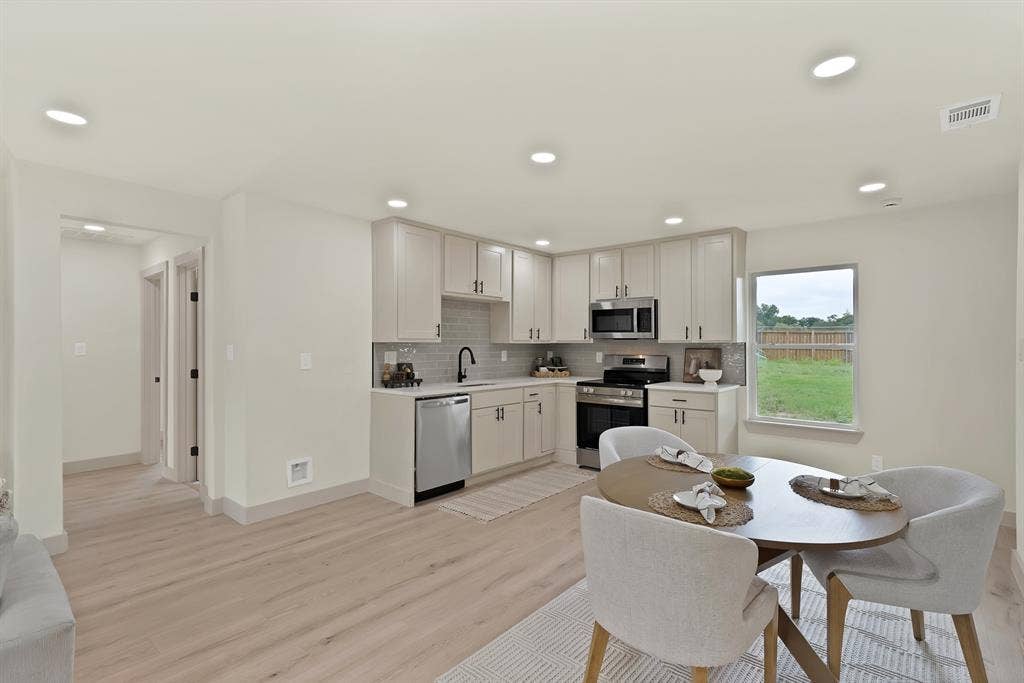 6729 Wallis Road, Lake Worth, TX 76135 6729 Wallis Road, Lake Worth, TX 76135
