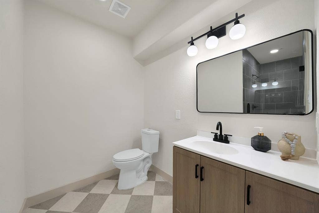 6729 Wallis Road, Lake Worth, TX 76135 6729 Wallis Road, Lake Worth, TX 76135