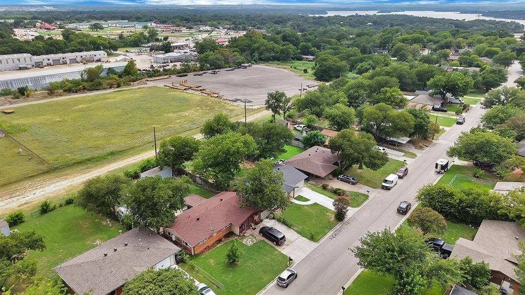 6729 Wallis Road, Lake Worth, TX 76135 6729 Wallis Road, Lake Worth, TX 76135
