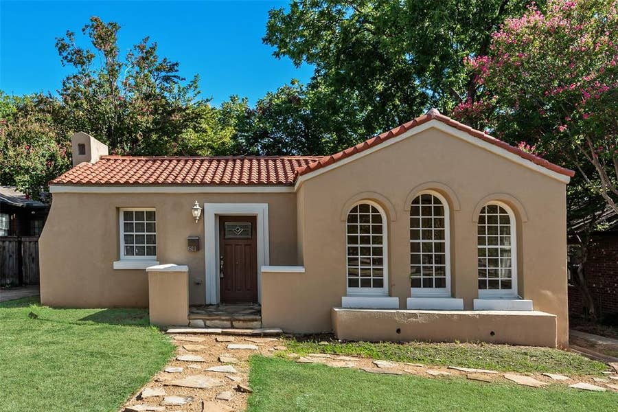 Property photo for 811 Kidd Springs Drive, Dallas, TX