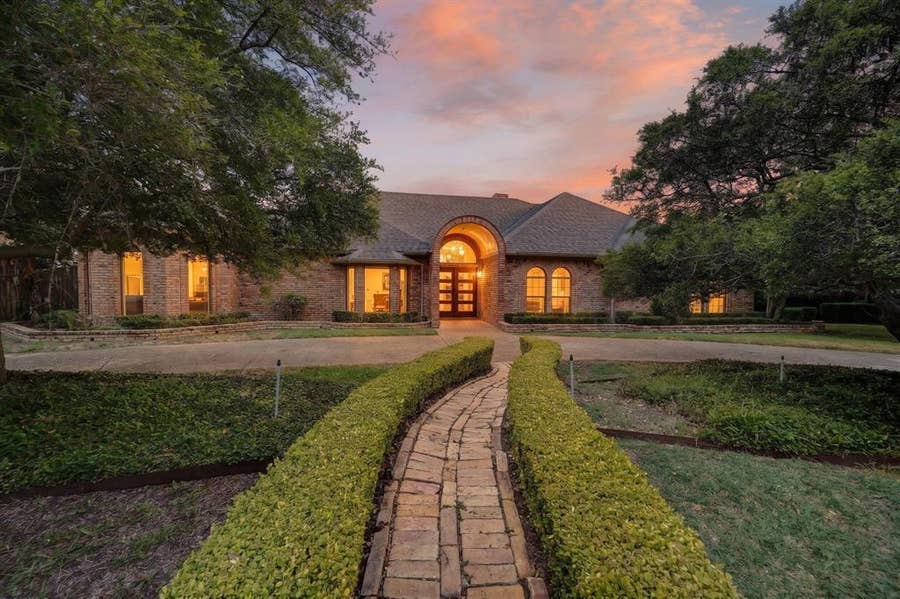 Property photo for 10101 Bridgegate Lane, Dallas, TX