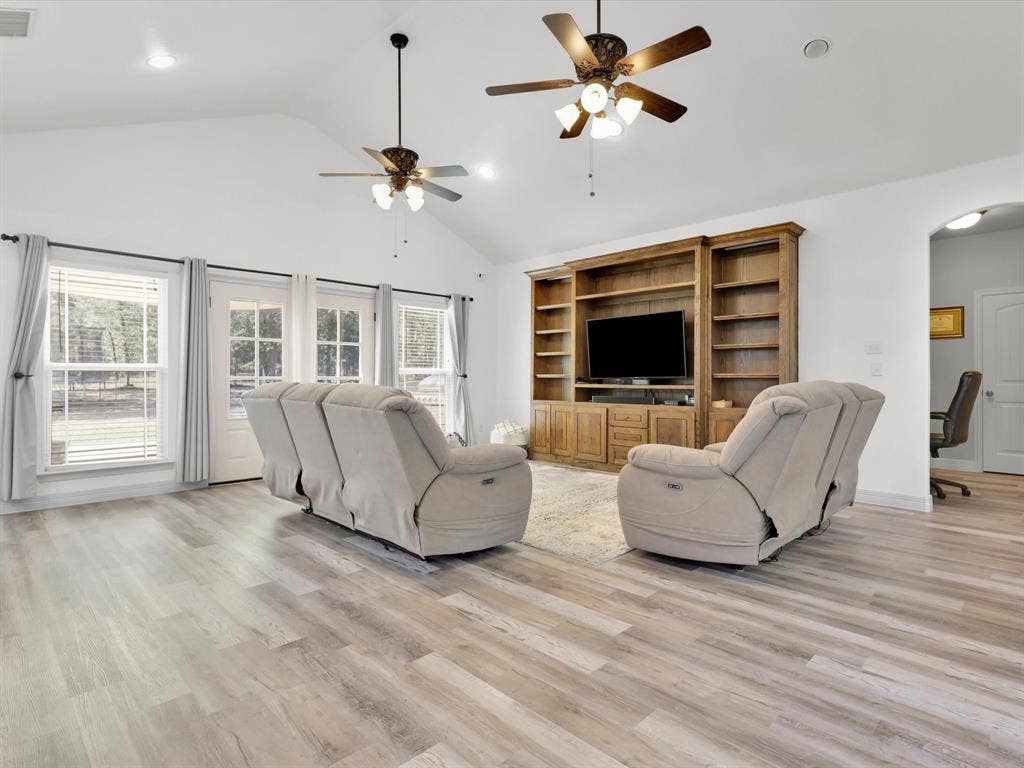 1255 Greg Street, Azle, TX 76020 1255 Greg Street, Azle, TX 76020