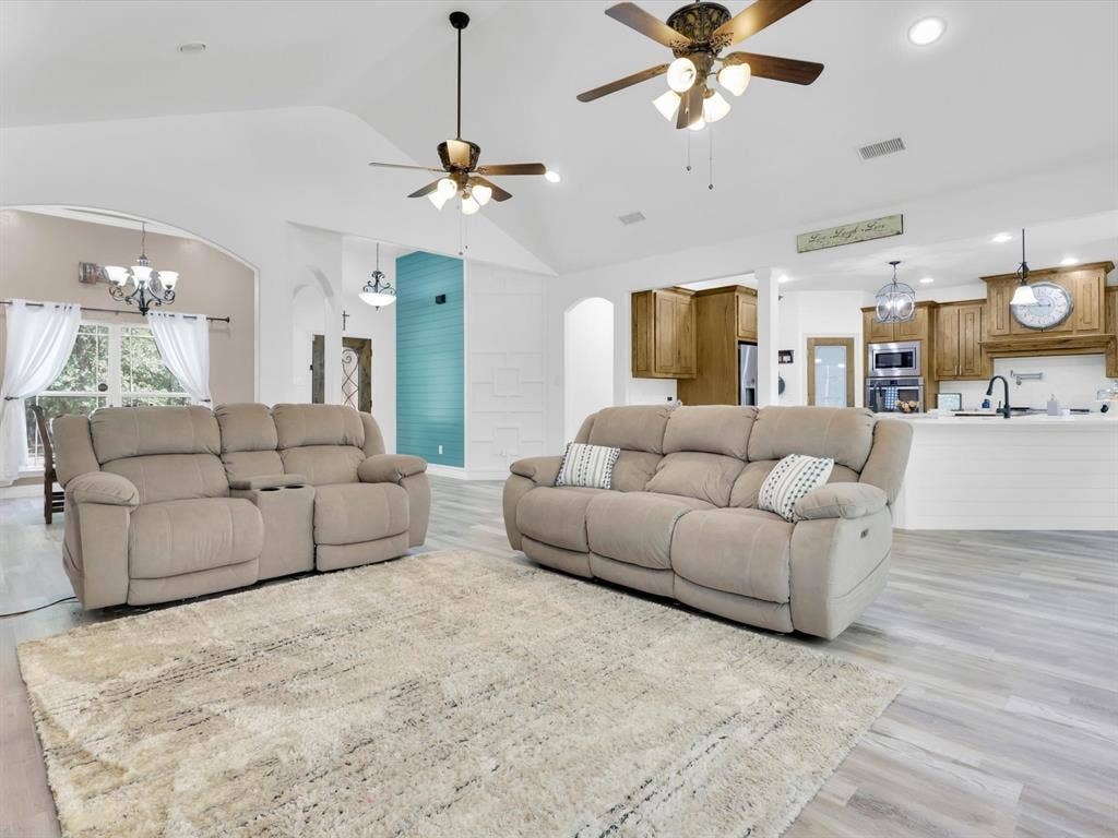 1255 Greg Street, Azle, TX 76020 1255 Greg Street, Azle, TX 76020